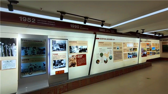 移動(dòng)透明滑軌屏案例展示_蘭州禁毒教育展館