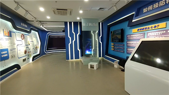 透明廣告柜應(yīng)用案例_蘭州反邪教展館應(yīng)用
