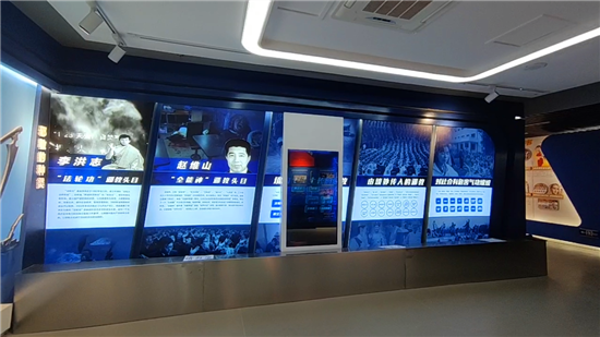 移動透明滑軌屏案例展示_蘭州反邪教展館
