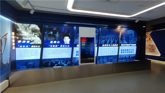 移動透明滑軌屏_蘭州反邪教展館應(yīng)用