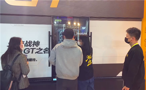 摩拓為手動透明滑軌屏助力realme品牌手機展會