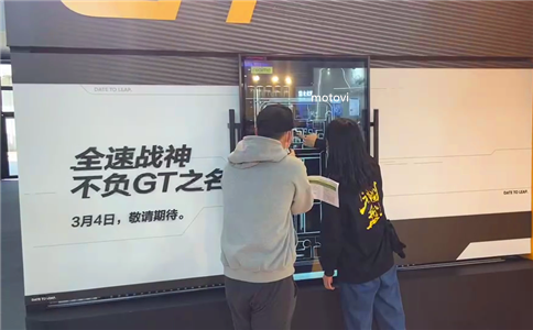 摩拓為手動滑軌屏助力展會產(chǎn)品展出