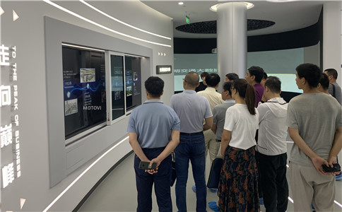 展廳設(shè)計(jì)互動(dòng)滑軌屏應(yīng)用案例展示