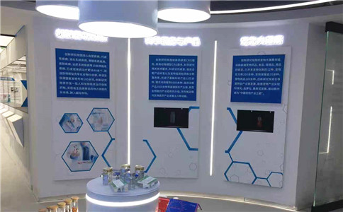 展廳2臺(tái)全息影像柜（內(nèi)嵌程序開(kāi)發(fā)執(zhí)行）動(dòng)靜結(jié)合展示科研成果